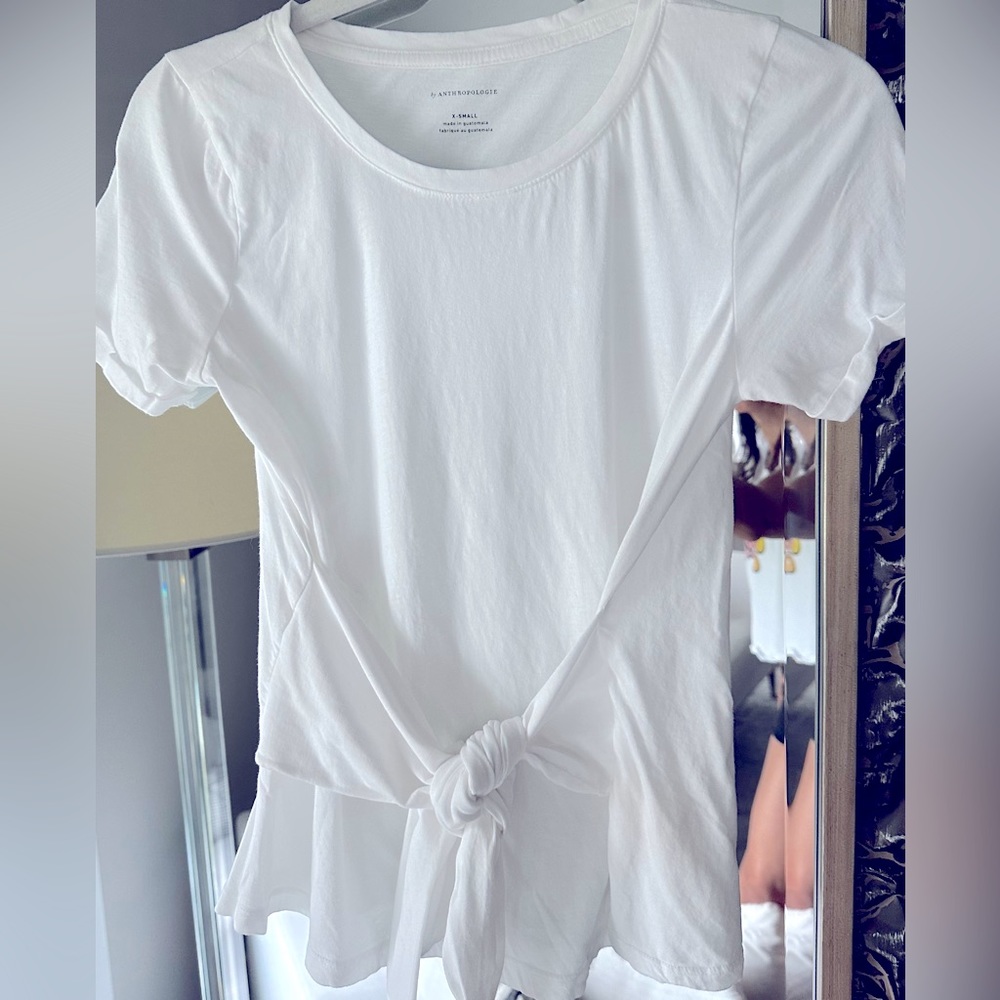 White Anthropologie T-Shirt - Size XS Excellent condition like new worn once.